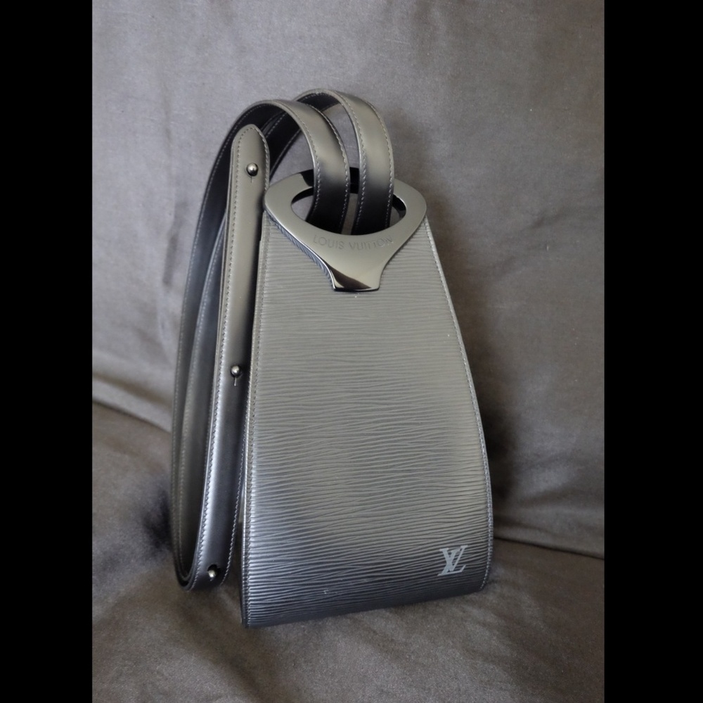 👑Louis Vuitton Noir Epi Leather Minui